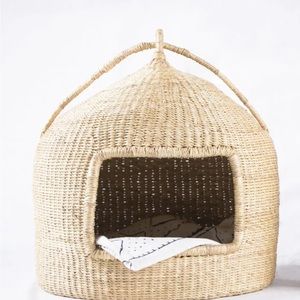 Design Dua Pet Bed Brand New Never Used
